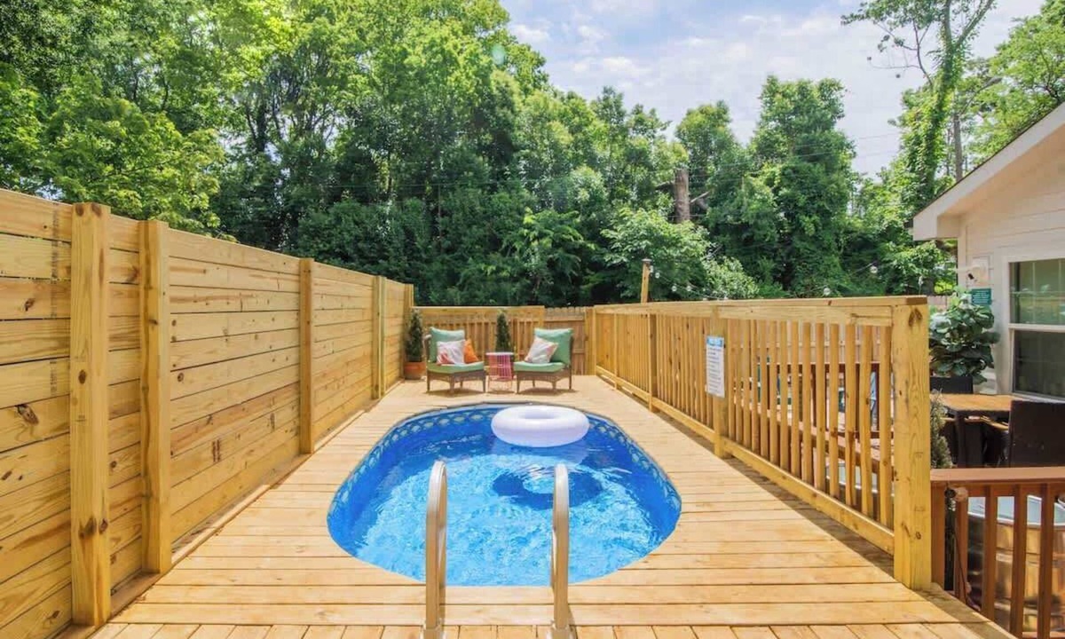 Charlotte House | Venetian: Sauna, Hot Tub, and POOL NOW OPEN!