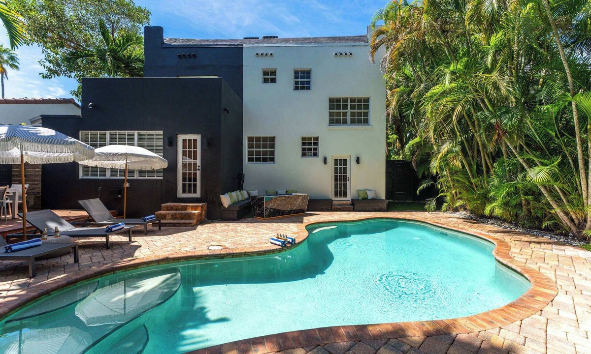 Northeast Miami Villa | Villa Escape-Beach-BKT Court-Miami Heated Pool