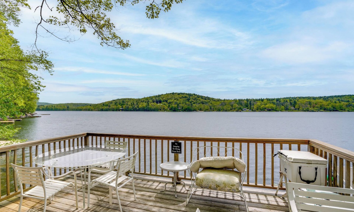 Berkshire Apartment | Waterfront Berkshires Studio w/ Dock on Goose Pond