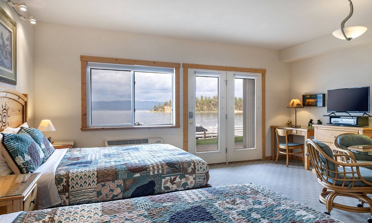 Polson Condo | Waterfront Studio on Flathead Lake