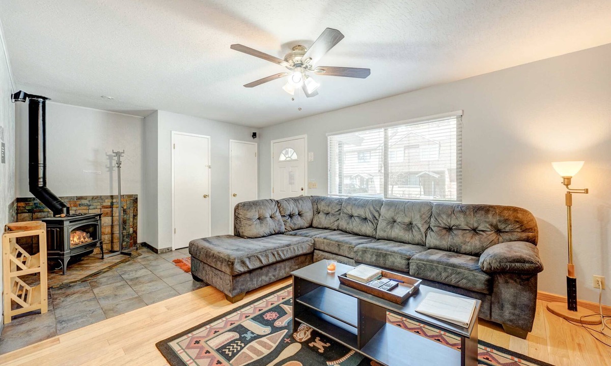 Lake Forest Condo | Wonderful year-round escape near skiing & lake with pool, hot tub, & deck