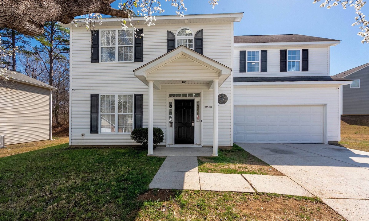 Harwood Lane House | Your family retreat in Charlotte (pet friendly)!