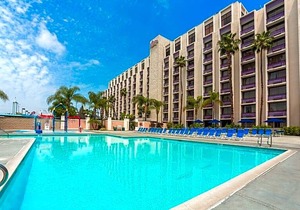 3-Star Hotel ∙ Knott's Berry Farm Hotel