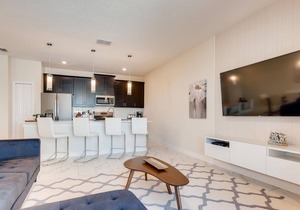8953 CC - 4BR Townhome with Sparkling Pool