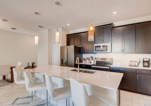8953 CC - 4BR Townhome with Sparkling Pool