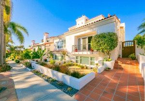 Beachside Mission Home with Ocean-View Rooftop Fire Pit & WiFi - Walk to Beach