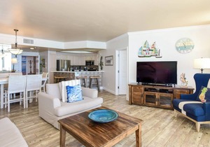 Cozy beachfront condo w/private balcony & elevator in Destin! ☀🌺🐚