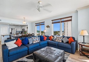 Gulf Front Corner Unit Fantastic Views Free Beach Service!