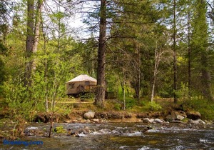 Yosemite Lakes River Yurt 22
