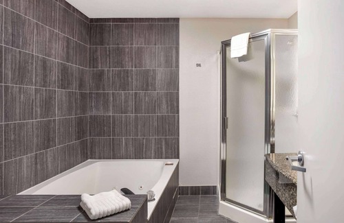 Donelson Hotel | Comfort Suites Nashville Airport - BNA