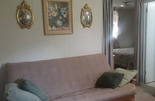 Spruce Pine Apartment | Cottage Efficiency Apartment on 300 Acre Family Farm