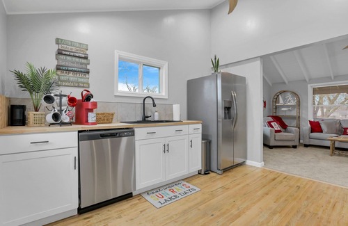 Buckeye Lake House | Homesmith Cottage Buckeye Lake with Hot Tub!