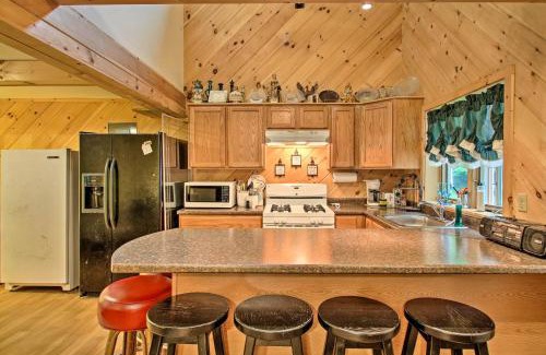 Rumney House | Pet-Friendly Rumney Cabin on Stinson Lake!