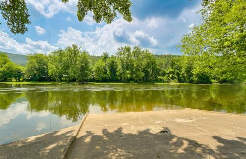 Huntingdon House | River Views and Boat Launch Access Huntingdon Home