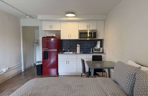 St. Johns Apartment | [02] ATX Studio: 1 Queen, Dog Park, Laundry Access