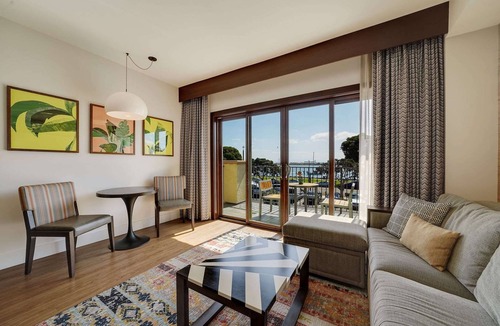 La Playa Hotel | 1-Bedroom Suite at a 4⭐️ Hotel