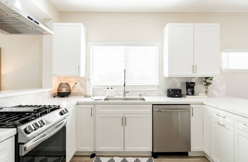 Ocean Beach Apartment | 1 Block to Sand Stylish 3BR Contemporary Home
