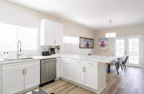 Ocean Beach Apartment | 1 Block to Sand Stylish 3BR Contemporary Home