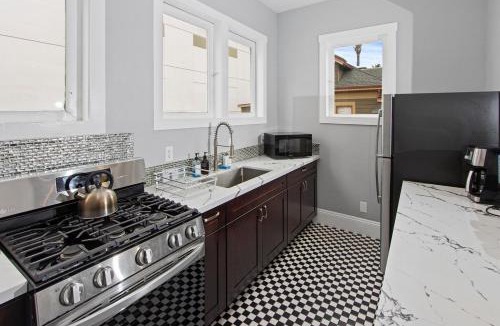 Little Italy Villa | 1900's Victorian Home Sleeps 22 8BDRM 3Bath