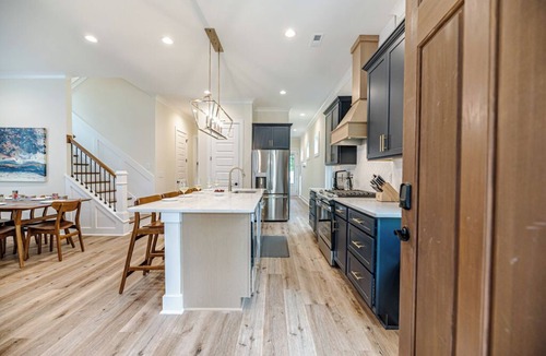 Southern Pines House | 19th Hole - Pickelball, Park, Walk to Downtown