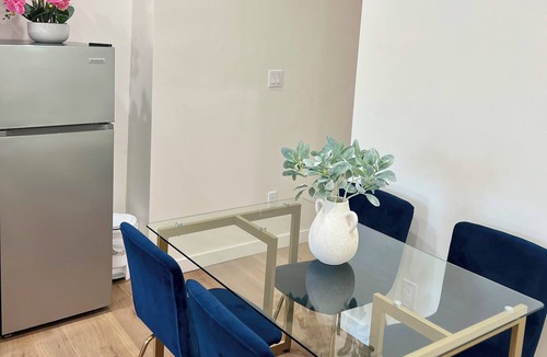 Silver Lake Apartment | 1BD Cul-De-Sac Retreat in SilverLake. Private Stay in a Prime Location.