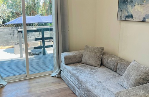 Silver Lake Apartment | 1BD Cul-De-Sac Retreat in SilverLake. Private Stay in a Prime Location.