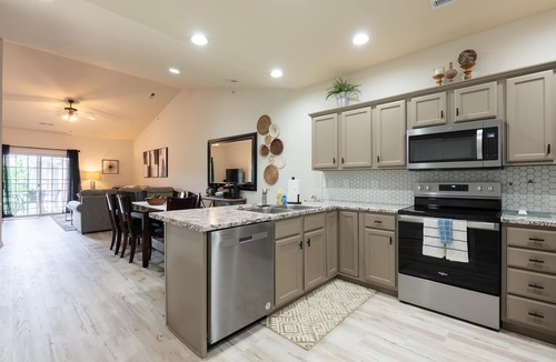 Branson Condo | 1BR ~ Elevator Accessible ~ Center Of Branson ~ FREE TICKETS INCLUDED! (RL8-11A)