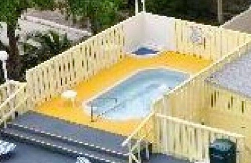 Birch Park Finger Streets Condo | "2" 1bed 1 bath condo 1 block off beach sleeps 6