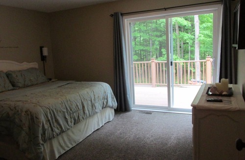 Beulah Apartment | 2 Bedroom, Full Kitchen, Dining Room, Living Room, Large Deck, Jacuzzi -Sleeps 8