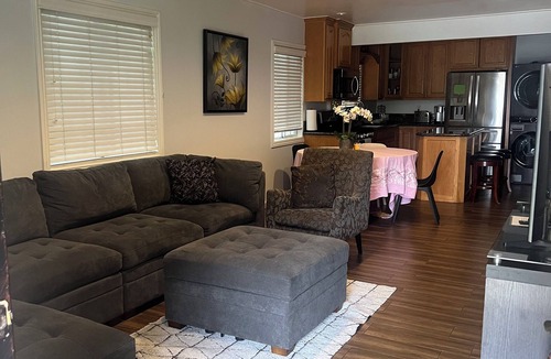 Palms House | 2-bedroom house in enchanting Los Angeles with AC comfort