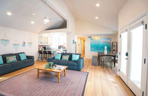 Mission Beach Cottage | 2 Car Garage Parking, AC, Kid Friendly, 45 seconds from the beach!