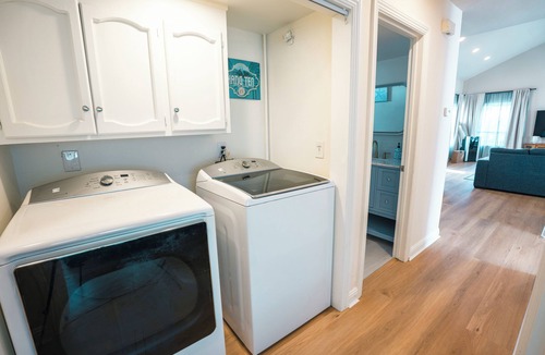 Mission Beach Cottage | 2 Car Garage Parking, AC, Kid Friendly, 45 seconds from the beach!