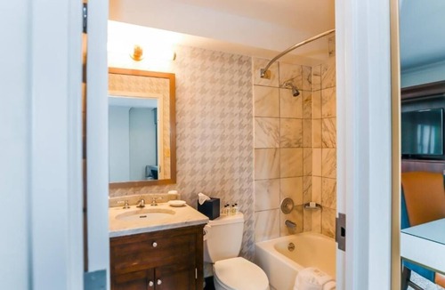 Charlotte Center City Hotel | 2 Convenient Units Near Charlotte Convention Center – 3 min walk