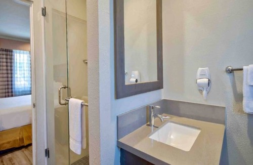 Rosemead Apartment | 2 Full Beds | Non-Smoking, Kitchen