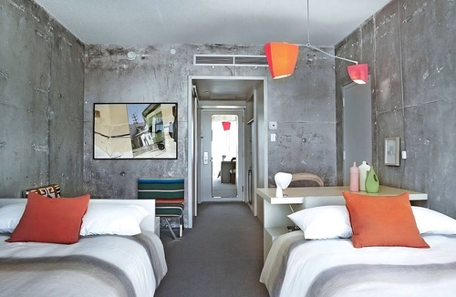 Wilshire Center Hotel | 2 Modern Units, Comfortable Getaway, Family Fun in Central LA, Swimming Pool!