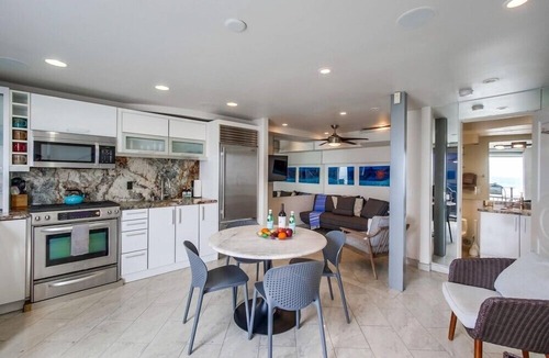 Mission Beach House | 2 Story + Ocean Front + AC + Exclusive View Balcony