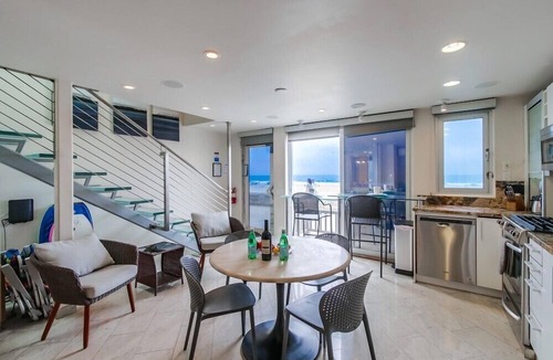 Mission Beach House | 2 Story + Ocean Front + AC + Exclusive View Balcony
