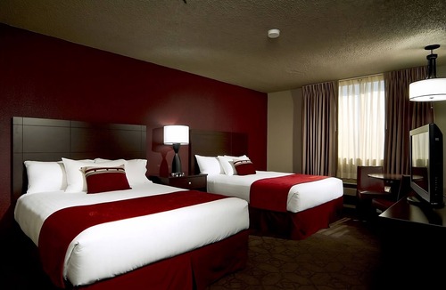 Laughlin Hotel | 2 x Sedona Pool View Queen Non Smoking Room at Edgewater Casino Resort