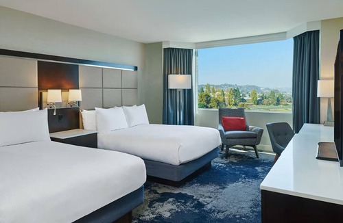 Redwood Shores Hotel | 2 x Two Double Water View Room at Grand Hotel San Francisco, Pets Allowed