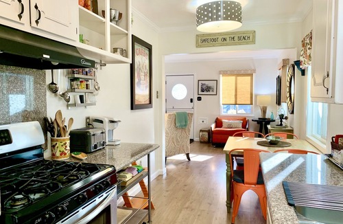 Old Towne House | 🌊 🌊 2026 @ the Starfish Bungalow. Steps to Ocean. 🌊⛱️ RELAX & ENJOY the beach.😎