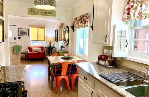 Old Towne House | 🌊 🌊 2026 @ the Starfish Bungalow. Steps to Ocean. 🌊⛱️ RELAX & ENJOY the beach.😎