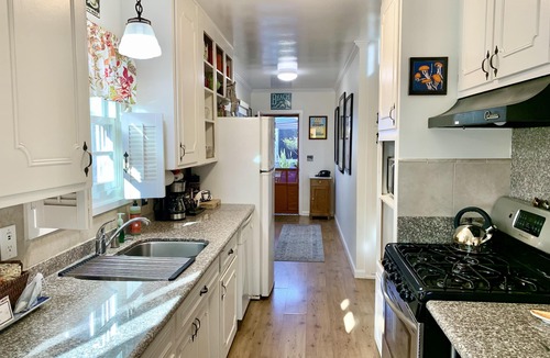Old Towne House | 🌊 🌊 2026 @ the Starfish Bungalow. Steps to Ocean. 🌊⛱️ RELAX & ENJOY the beach.😎