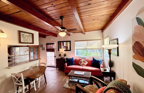 Old Towne Cottage | 🌊 2026 @ the Starfish Cottage. Steps to Ocean. RELAX & ENJOY the beach. 🏖️ 😎🏖️