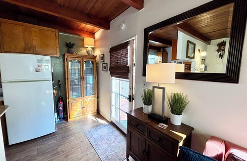 Old Towne Cottage | 🌊 2026 @ the Starfish Cottage. Steps to Ocean. RELAX & ENJOY the beach. 🏖️ 😎🏖️