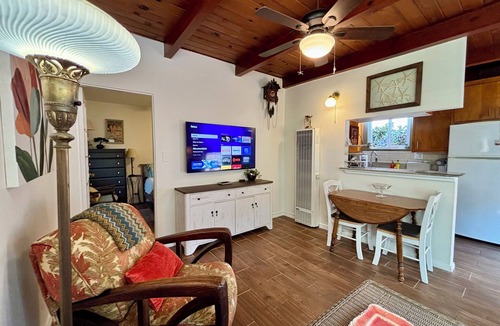 Old Towne Cottage | 🌊 2026 @ the Starfish Cottage. Steps to Ocean. RELAX & ENJOY the beach. 🏖️ 😎🏖️