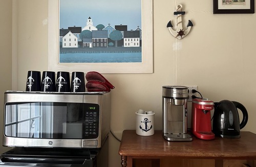 Bath House | 2BR Apt. Authenticity, value, walk to everything. big yard, treehouse. No fees.