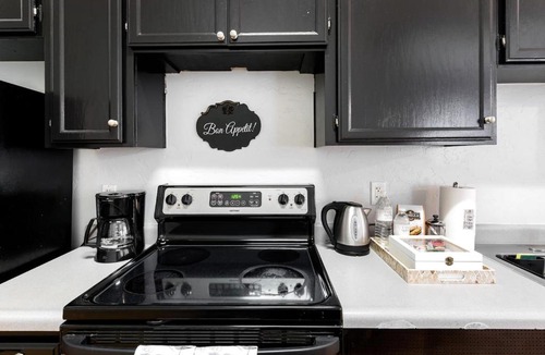 Gaslamp Quarter Hotel | 2BR Downtown Suite Free Parking - Conv Center