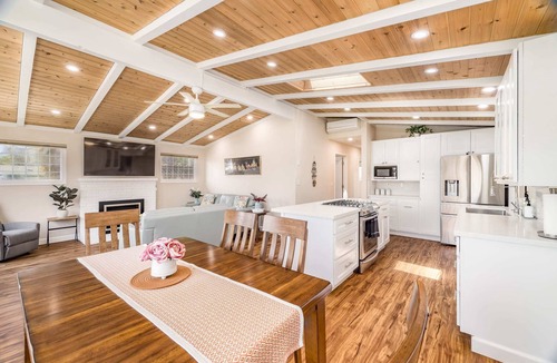 La Selva Beach House | 3 Bedroom House - 3 min from beach!