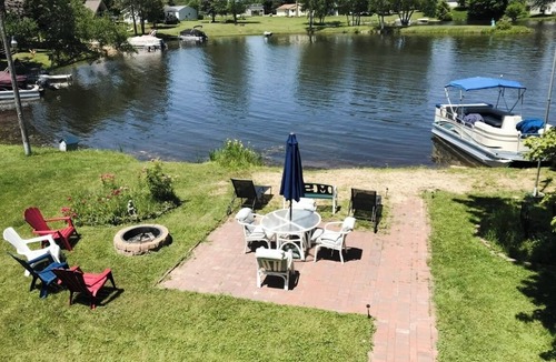 Gladwin House | 3-bedroom Lakehouse in tranquil Gladwin with AC, WiFi. Enjoy a peaceful getaway