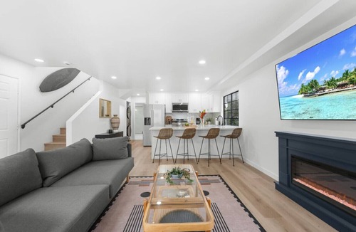 Crown Point House | 3-Home Beach Compound | Sleeps 30 | Mission Bay